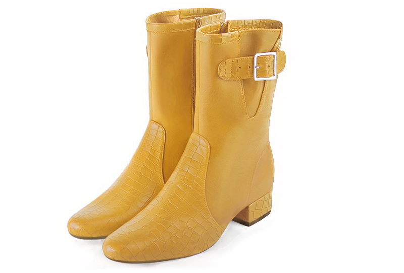 Mustard yellow women's ankle boots with buckles on the sides. Round toe. Low block heels. Front view - Florence KOOIJMAN